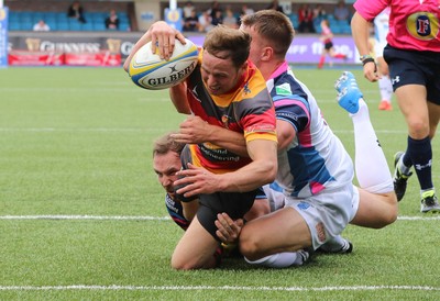 280816 - National Foster's 7s - Carmarthen Quins Ifan Beynon Thomas powers over to score try against Bargoed