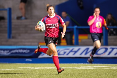 280816 - National Foster's 7s - Jess Kavanagh Williams of Scarlets races in to score try in the semi final match against Blues