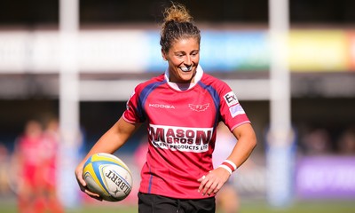 280816 - National Foster's 7s - Jess Kavanagh Williams of Scarlets is all smiles as she races in to score a second try in the semi final match against Blues