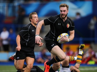 280816 - National Foster's 7s - Shaun O'Rourke of RGC 1404 races in to score try  against Merthyr in the semi final of the Plate Competition