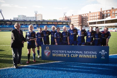 280816 - National Foster's 7s, Women's Final - Dragons celebrate winning the Womens 7s Championship