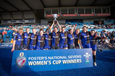 280816 - National Foster's 7s, Women's Final - Dragons celebrate winning the Womens 7s Championship