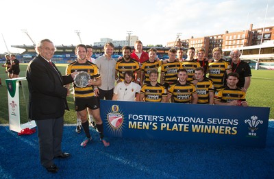 280816 - National Foster's 7s, Plate Final - The Dragons celebrate winning the Plate Final of the Foster's National 7s