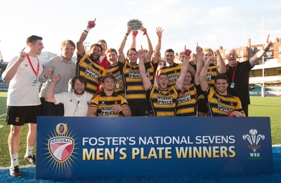 280816 - National Foster's 7s, Plate Final - The Dragons celebrate winning the Plate Final of the Foster's National 7s