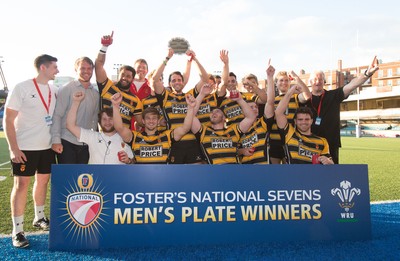 280816 - National Foster's 7s, Plate Final - The Dragons celebrate winning the Plate Final of the Foster's National 7s