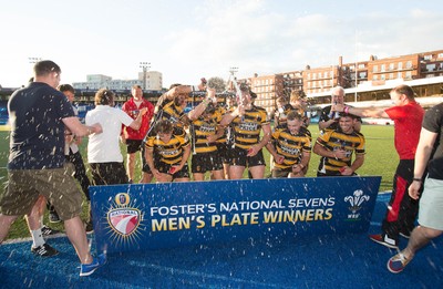 280816 - National Foster's 7s, Plate Final - The Dragons celebrate winning the Plate Final of the Foster's National 7s