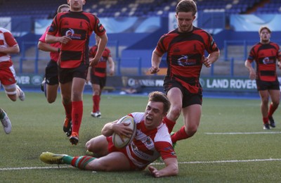 280816 - National Foster's 7s, Cup Final - Llandovery's Shaun Pearce  dives in to score try in the Final against Aberavon