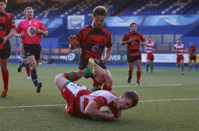 280816 - National Foster's 7s, Cup Final - Llandovery's Shaun Pearce  dives in to score try in the Final against Aberavon