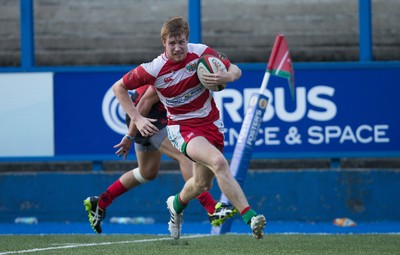 280816 - National Foster's 7s, Cup Final - Llandovery's Aaron Warren races in to score try in the Final against Aberavon