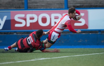 280816 - National Foster's 7s, Cup Final - Llandovery's Lex Botha powers over to score try in the Final against Aberavon