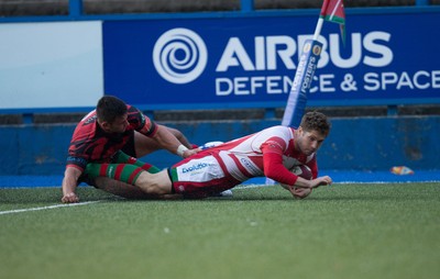 280816 - National Foster's 7s, Cup Final - Llandovery's Lex Botha powers over to score try in the Final against Aberavon