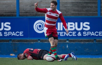 280816 - National Foster's 7s, Cup Final - Llandovery's Lex Botha powers over to score try in the Final against Aberavon