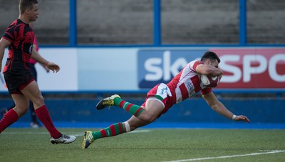 280816 - National Foster's 7s, Cup Final - Llandovery's Aron Evans dives over to score try in the Final against Aberavon