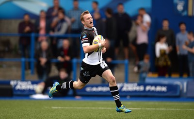 300815 - Fosters national 7s 2015 -Bradley Coombes of Pontypridd runs in to score try