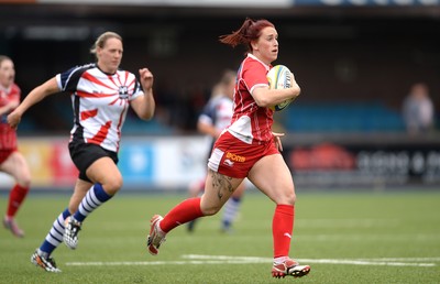 300815 - Fosters national 7s 2015 -Natalie Walsh of Scarlets runs in to score try