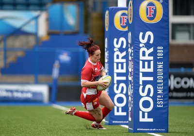 300815 - Fosters national 7s 2015 -Natalie Walsh of Scarlets runs in to score try