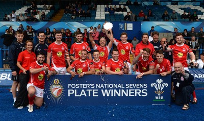 300815 - Fosters National 7s 2015 -Llanelli celebrate winning the Foster's national Sevens Plate