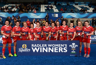 300815 - Fosters National 7s 2015 -Scarlets celebrate winning the Radler Women's cup