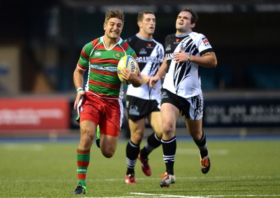 300815 - Fosters National 7s 2015 -Matthew Jacobs of Llandovery scores try