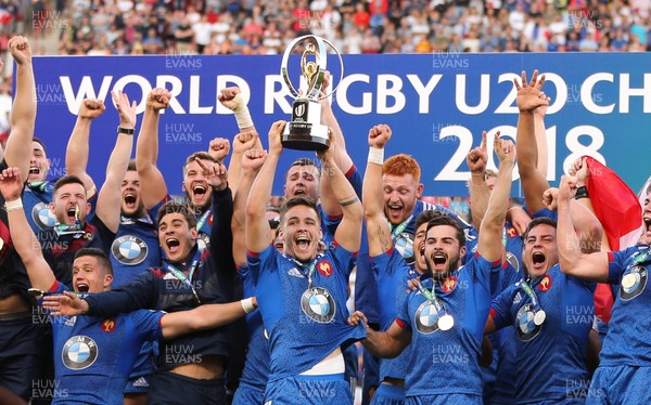170618 - France U20 v England U20, World Rugby U20 Championship Final - France U20 celebrate beating England to win the World Championship