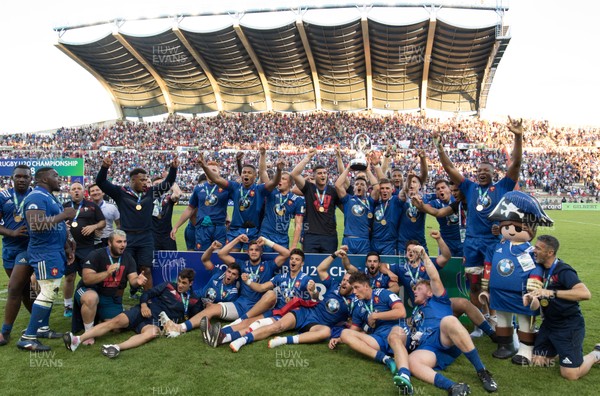 170618 - France U20 v England U20, World Rugby U20 Championship Final - France celebrate after winning the World Rugby U20 Championship Final