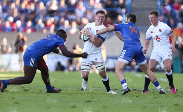 170618 - France U20 v England U20, World Rugby U20 Championship Final - Ben Curry of England is held by Lucas Tauzin of France