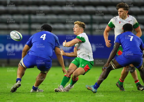 040723 - France v Wales - World Rugby U20 Championship - Daniel Edwards of Wales gets the ball away before Brent Luifau of France can tackle him