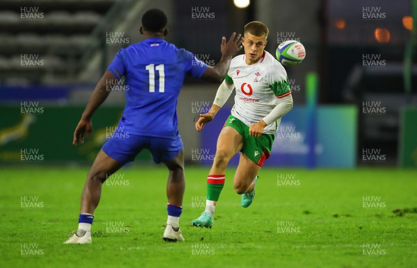 040723 - France v Wales - World Rugby U20 Championship - Cameron Winnett of Wales chips the ball over the head of Mael Moustin of France