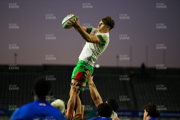 040723 - France v Wales - World Rugby U20 Championship - Ryan Woodman of Wales grabs the ball in the line out