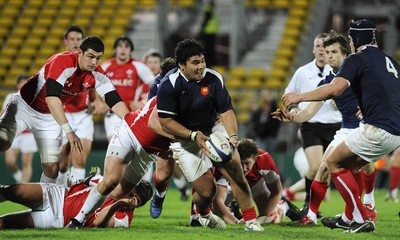 19.03.11 - France U20 v Wales U20 - Under 20 Six Nations - Sebastien Taofifenua of France charges through. 