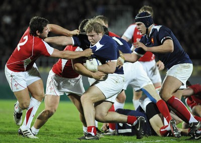 19.03.11 - France U20 v Wales U20 - Under 20 Six Nations - Gillian Galan of France holds off Kirby Myhill of Wales. 