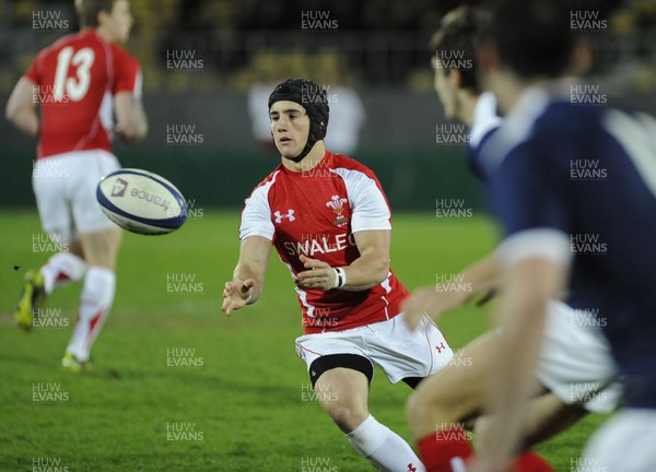 18.03.11 - France U20 v Wales U20 - Under 20 Six Nations - Matthew Morgan of Wales gets the ball away. 