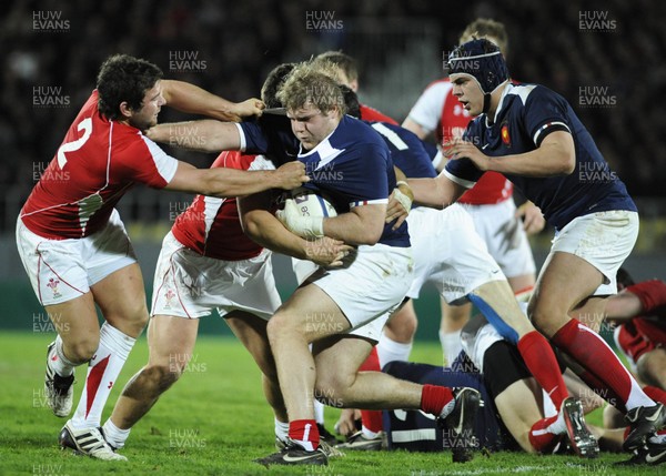 19.03.11 - France U20 v Wales U20 - Under 20 Six Nations - Gillian Galan of France holds off Kirby Myhill of Wales. 