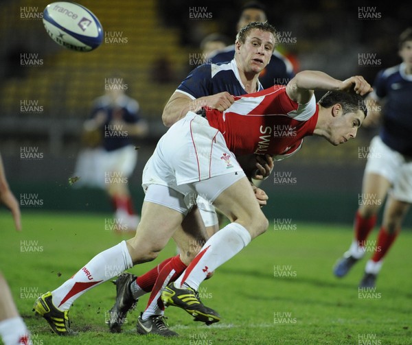 19.03.11 - France U20 v Wales U20 - Under 20 Six Nations - Steve Shingler of Wales gets the ball away. 