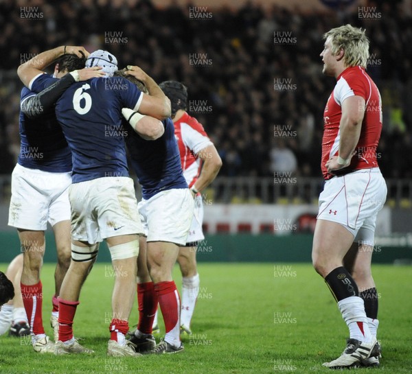 19.03.11 - France U20 v Wales U20 - Under 20 Six Nations - France players celebrate win. 