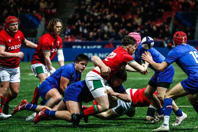 190323 - France U20 v Wales U20, U20 6 Nations Championship - Harrison James of Wales is challenged by  Louis Bielle-Biarrey of France