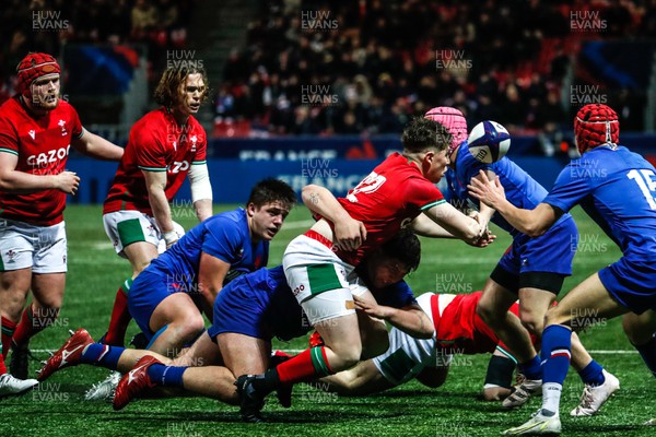 190323 - France U20 v Wales U20, U20 6 Nations Championship - Harrison James of Wales is challenged by  Louis Bielle-Biarrey of France