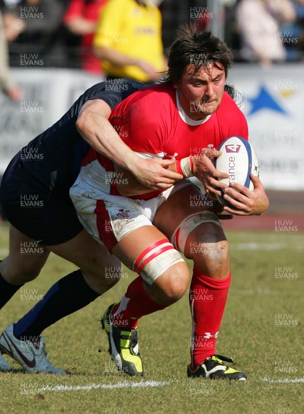 28.02.09 - France U20 v Wales U20 - Under 20 Six Nations 2009 - Wales Rory Pitman is held. 