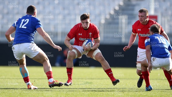 030219 - France U20s v Wales U20s - U20s 6 Nations Championship - Taine Basham of Wales is challenged by Julien Delbouis of France