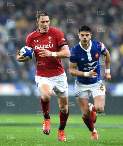 010219 - France v Wales - Guinness 6 Nations 2019 - Liam Williams of Wales gets into space