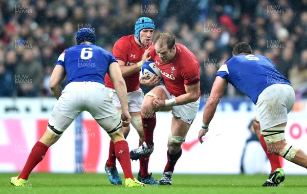 010219 - France v Wales - Guinness 6 Nations 2019 - Alun Wyn Jones of Wales takes on Paul Willemse of France