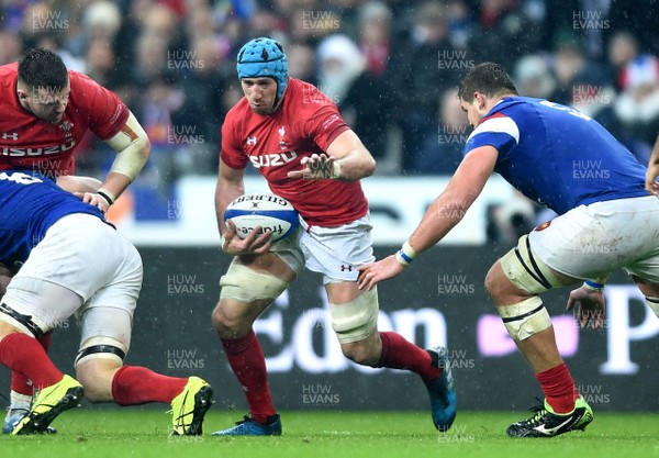 010219 - France v Wales - Guinness 6 Nations 2019 - Justin Tipuric of Wales takes on Paul Willemse of France