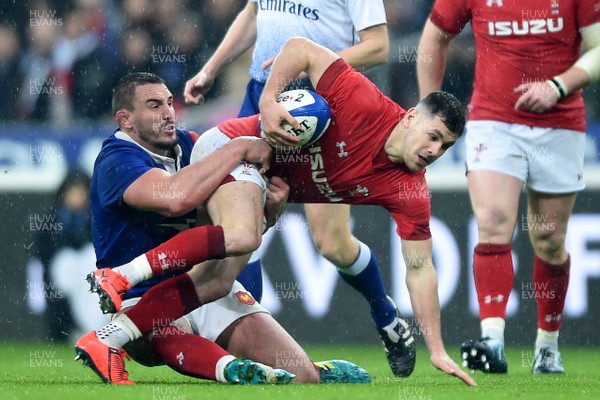 010219 - France v Wales - Guinness 6 Nations 2019 - Tomos Williams of Wales takes on Louis Picamoles of France