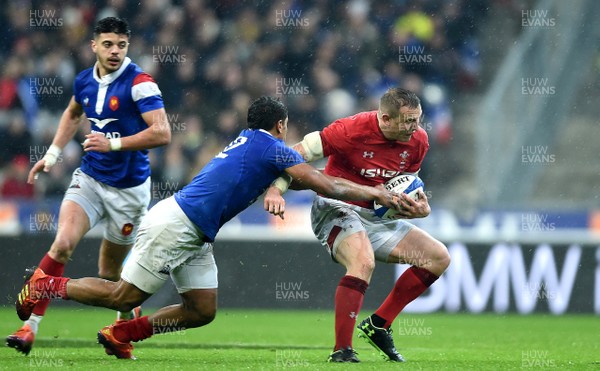 010219 - France v Wales - Guinness 6 Nations 2019 - Hadleigh Parkes of Wales is tackled by Romain Ntamack of France