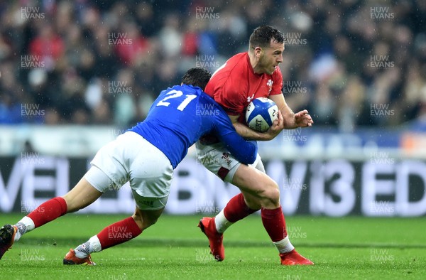 010219 - France v Wales - Guinness 6 Nations 2019 - Gareth Davies of Wales is tackled by Baptiste Serin of France