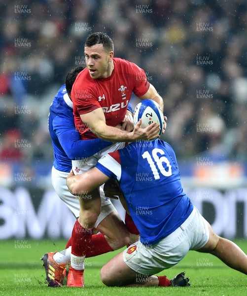 010219 - France v Wales - Guinness 6 Nations 2019 - Gareth Davies of Wales is tackled by Baptiste Serin and Julien Marchand of France