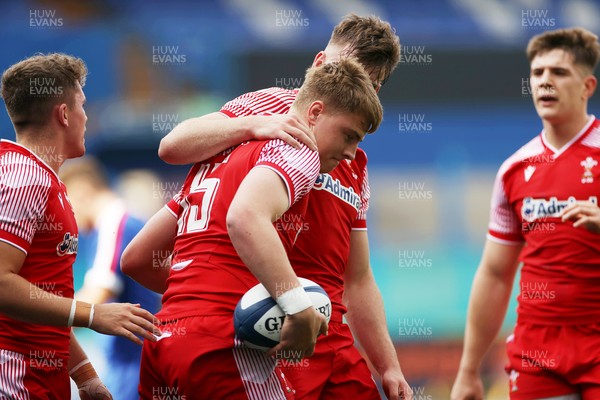 010721 - France v Wales - U20s 6 Nations Championship - Jacob Beetham of Wales celebrates scoring a try