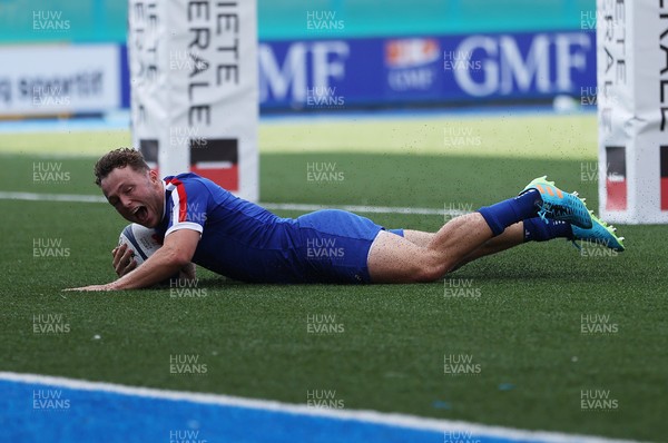 010721 - France v Wales - U20s 6 Nations Championship - Thibaut Debaes of France dives over the line to score a try