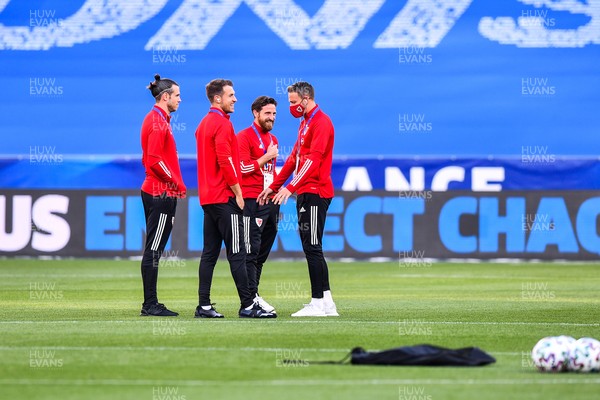 020621 - France v Wales - International Friendly - Wales players check out the pitch prior to the match