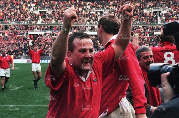 060399 - France v Wales - Five Nations -   Garin Jenkins of Wales celebrates victory in Paris